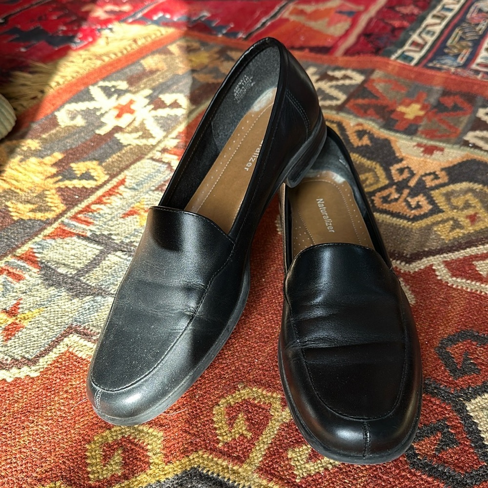 11N Naturalizer Cullman Black Leather Loafer. Super comfortable. Narrow. EUC